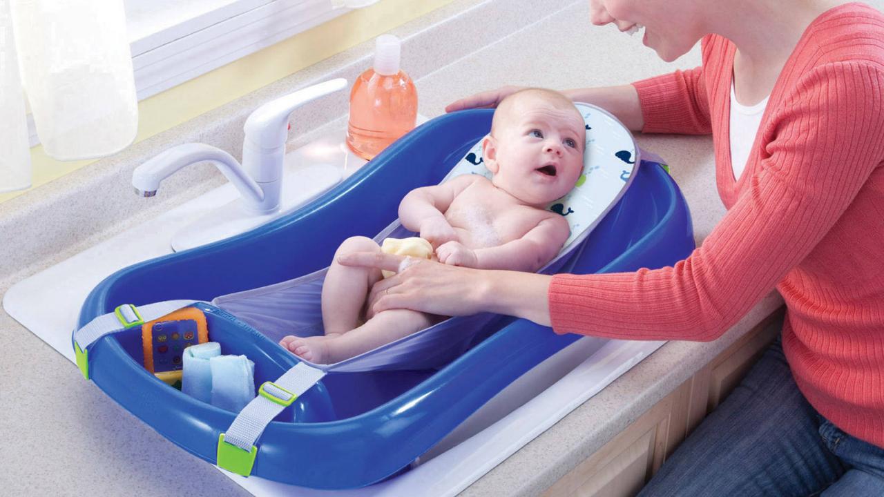 Температура для купания новорожденных в ванночке. Для купания новорожденных. Ванночка для купания новорожденных. Ванна для новорожденных. Проведение гигиенической ванны ребенку.