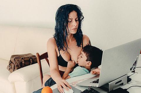 Mom Breastfeeding Porn - 3245_EN