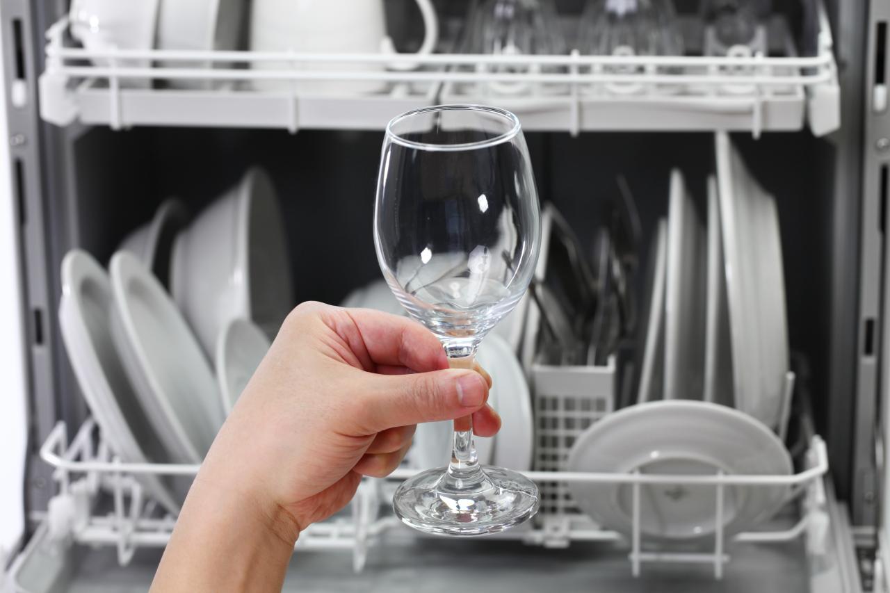 how-to-revive-cloudy-glasses-from-the-dishwasher