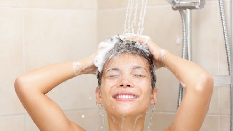 Rinsing Your Hair With Cold Water To Make It Shinier Fact Or Fiction